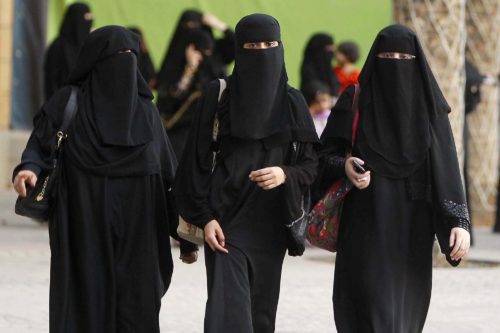 turnout-for-saudi-women-voters-is-extremely-low-1441036353